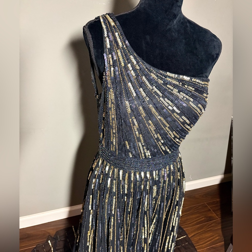 Mac Duggal Black and Gold One-Shoulder High-Low Evening Gown - Picture 9 of 16